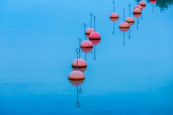 Bouées maritimes, signalisation et aide à la navigation : clés et innovations